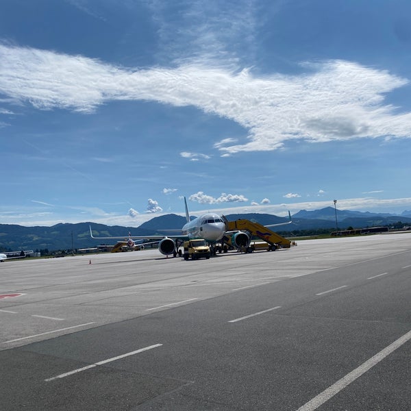 รูปภาพถ่ายที่ Salzburg Airport W. A. Mozart (SZG) โดย Abdullah เมื่อ 7/29/2022