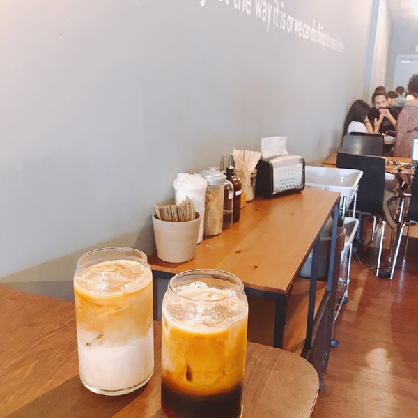 รูปภาพถ่ายที่ Vespr Craft Coffee &amp; Allures โดย Sa .. เมื่อ 6/6/2019