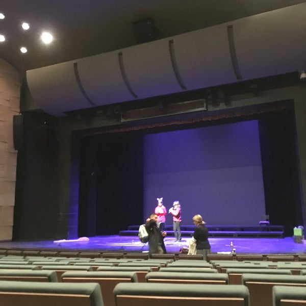 รูปภาพถ่ายที่ Opera &amp; Theatre Madlenianum โดย Toxic 3. เมื่อ 12/17/2019