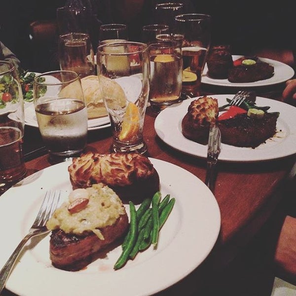 10/9/2015 tarihinde Philip M.ziyaretçi tarafından The Keg Steakhouse + Bar - King West'de çekilen fotoğraf