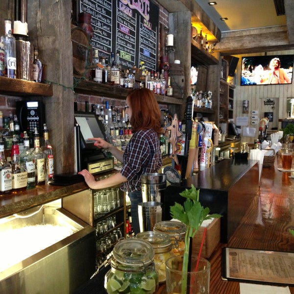 Photo taken at Alfie&#39;s Bar &amp; Kitchen by Dor L. on 4/14/2013