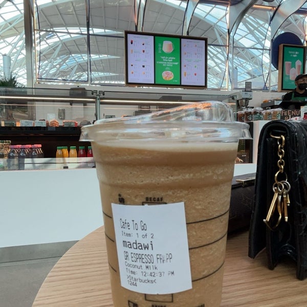 Foto scattata a Starbucks da م.ح il 11/13/2023
