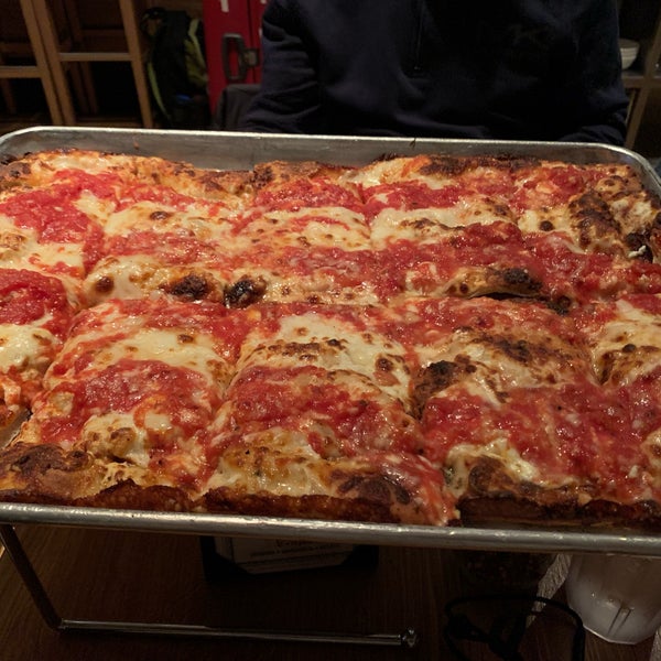 Foto tomada en Adrienne&#39;s Pizza Bar  por Guido el 5/13/2019