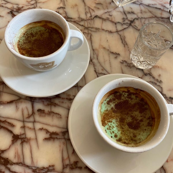รูปภาพถ่ายที่ Caffè Pedrocchi โดย Guido เมื่อ 10/8/2019
