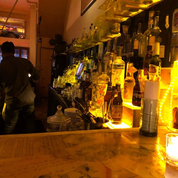 รูปภาพถ่ายที่ Verlaine Bar &amp; Lounge โดย Guido เมื่อ 8/15/2018