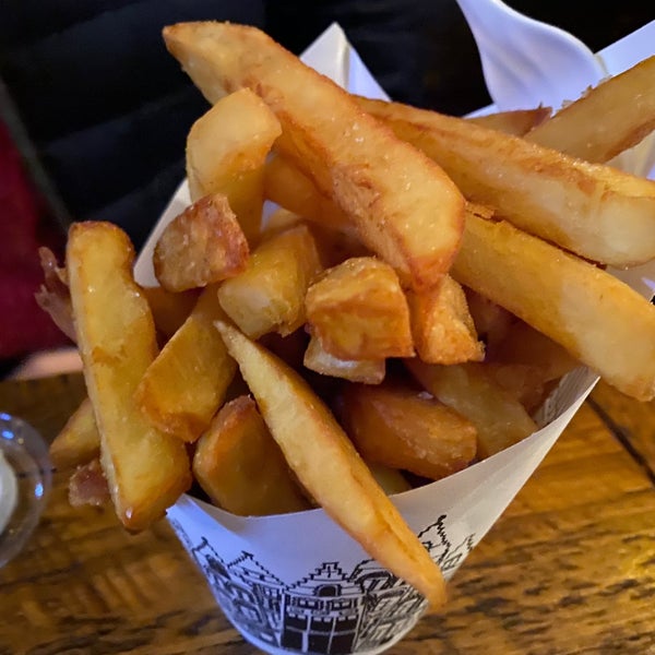 Photo taken at Pommes Frites by Guido on 2/8/2020