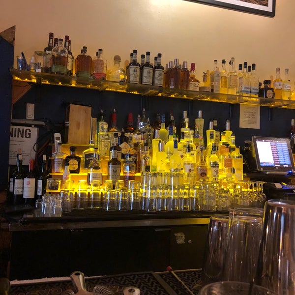 รูปภาพถ่ายที่ Verlaine Bar &amp; Lounge โดย Guido เมื่อ 8/30/2018