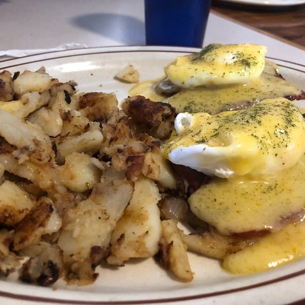 Photo taken at Compton&#39;s Pancake House by Guido on 1/7/2018