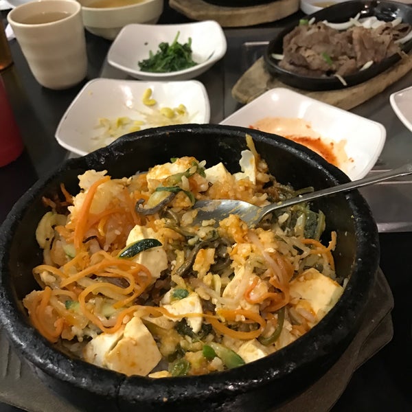 Foto diambil di Seoul Garden Restaurant oleh Guido pada 10/11/2016