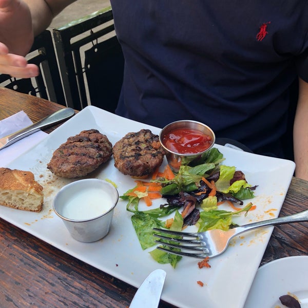 รูปภาพถ่ายที่ Bodrum Mediterranean Restaurant โดย Guido เมื่อ 5/30/2018