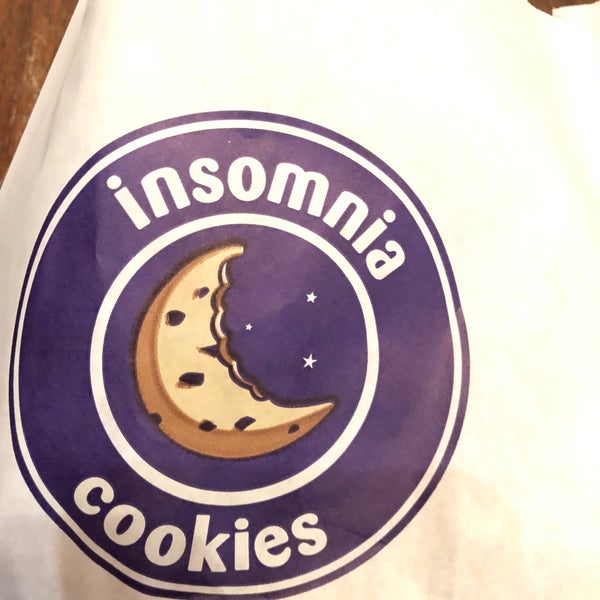รูปภาพถ่ายที่ Insomnia Cookies โดย Guido เมื่อ 3/8/2018