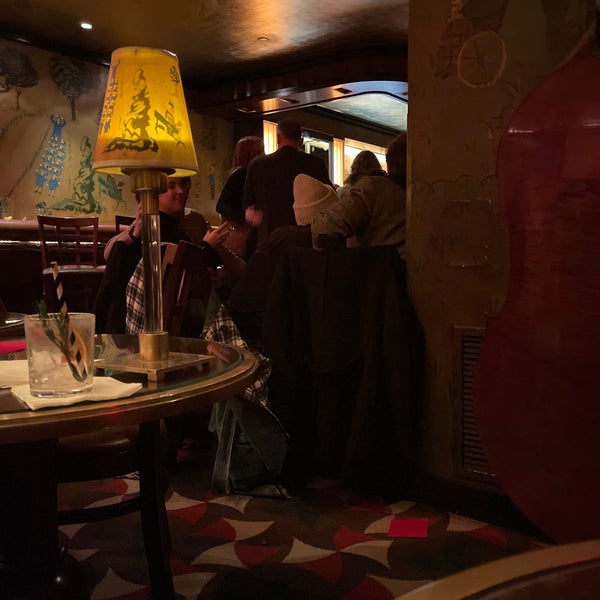Foto tomada en Bemelmans Bar  por khalid el 1/23/2022