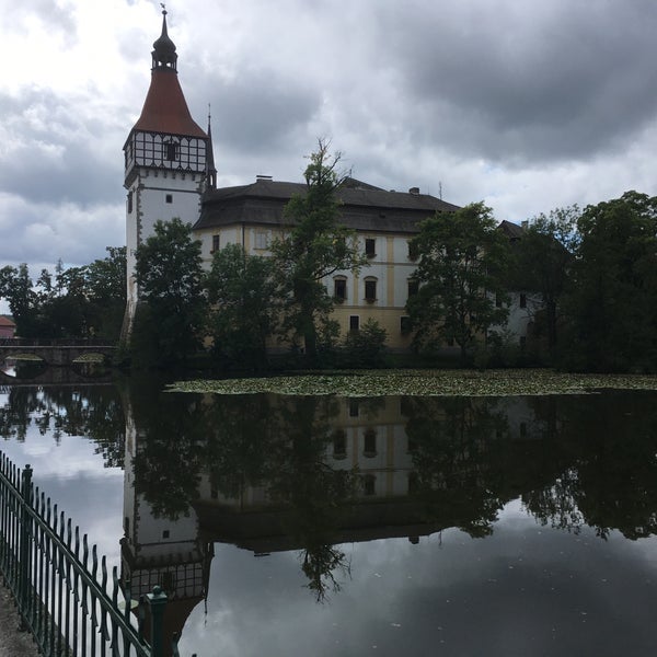 Das Foto wurde bei Zámek Blatná von Radim P. am 8/16/2017 aufgenommen