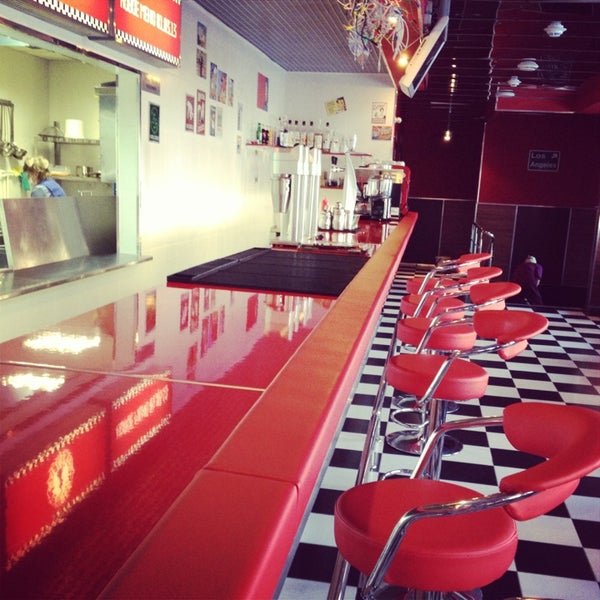 Снимок сделан в Diner &amp; Burger Bar пользователем Маруша 4/2/2013
