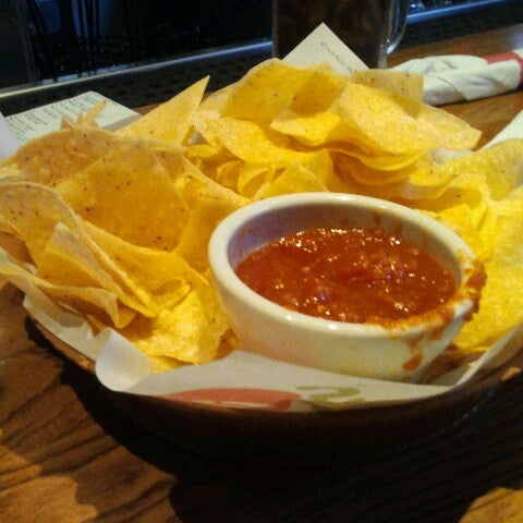 Photo taken at Chili&#39;s Grill &amp; Bar by Castulo J. on 4/8/2013