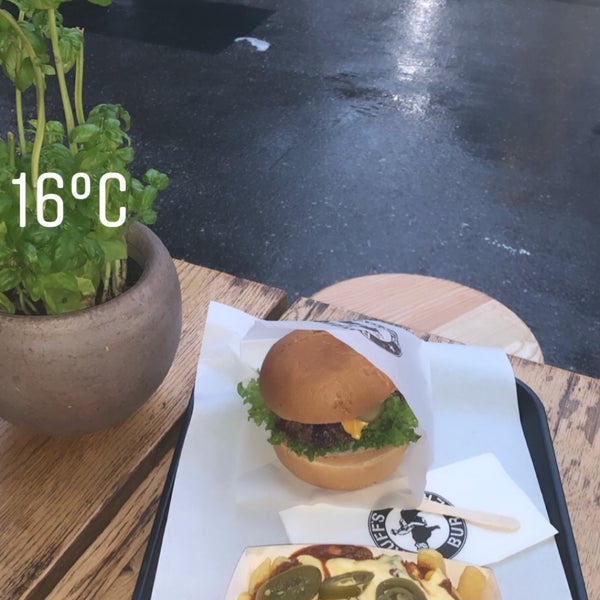 Foto scattata a Ruff&#39;s Burger Marienplatz da Bader il 8/13/2019