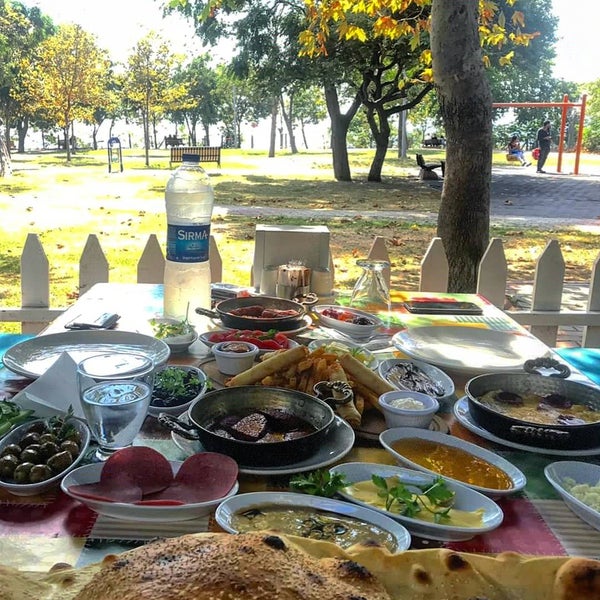 รูปภาพถ่ายที่ Yeni Palmiye Cafe &amp; Restaurant โดย Yeni P. เมื่อ 11/24/2020
