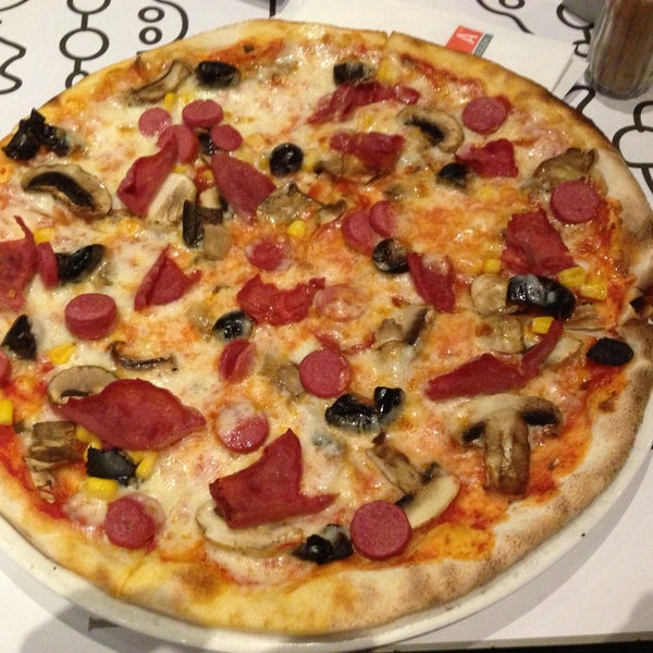 Foto scattata a Piola Pizza da Ayse L. il 5/29/2013
