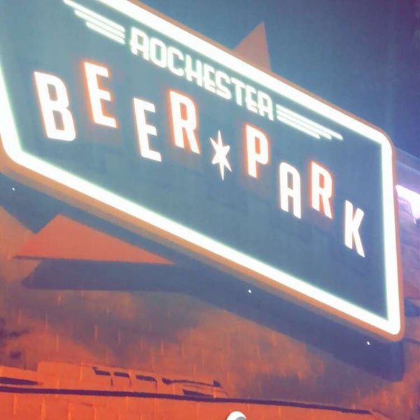 รูปภาพถ่ายที่ Rochester Beer and Park โดย Kels C. เมื่อ 9/21/2019