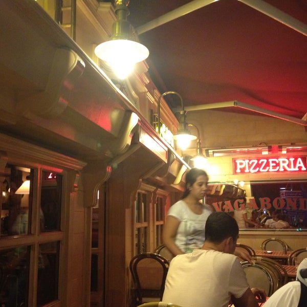 Photo taken at Vagabondo&#39;s Pizzeria &amp; Ristorante by Betül K. on 6/9/2013