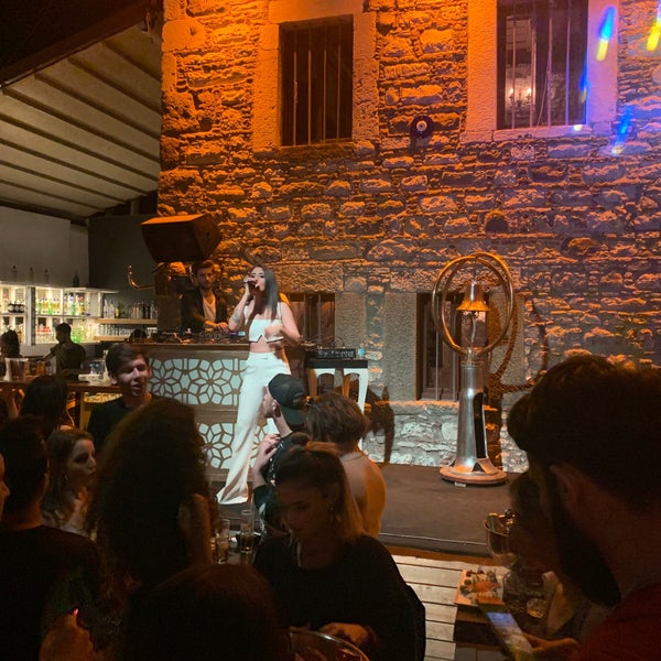 Снимок сделан в Küba Restaurant &amp; Lounge Bar пользователем Mahir D. 5/2/2019