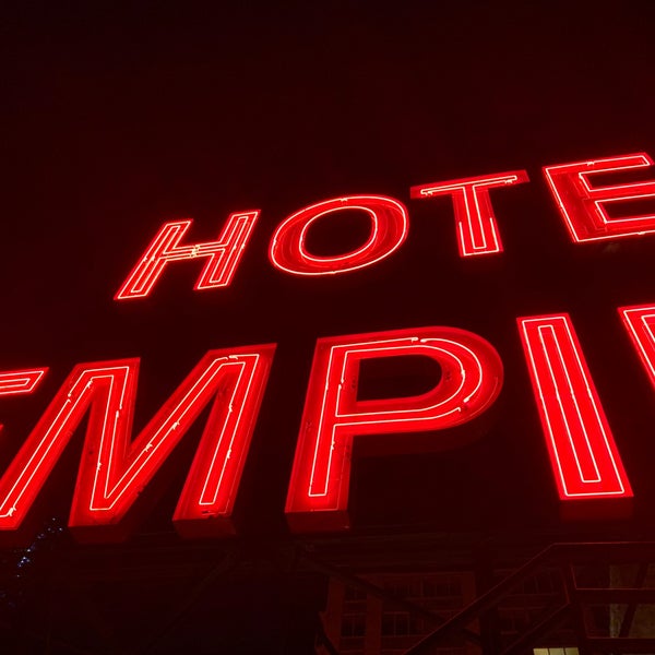Foto tirada no(a) The Empire Hotel Rooftop por Shimpei O. em 8/25/2020