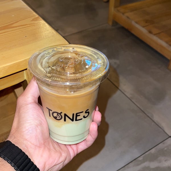 Foto scattata a Tones Coffee da Zaid il 12/1/2021
