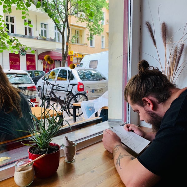 Foto diambil di Neumanns Café oleh Yulia K. pada 7/19/2019