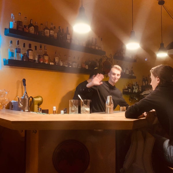 Das Foto wurde bei The Room Wine Bar von Yulia K. am 9/27/2019 aufgenommen