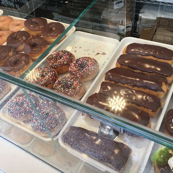 Photo taken at Kettle Glazed Doughnuts by Landon H. on 11/5/2016