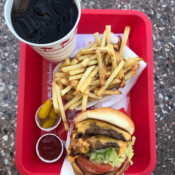 Photo taken at In-N-Out Burger by Landon H. on 8/14/2018
