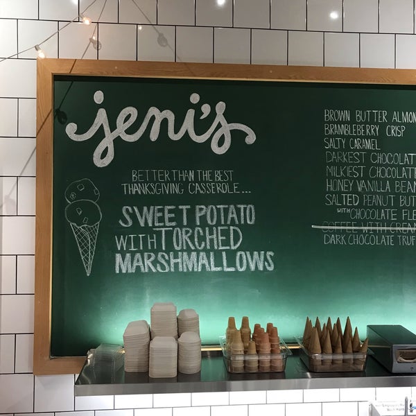 รูปภาพถ่ายที่ Jeni&#39;s Splendid Ice Creams โดย Landon H. เมื่อ 10/27/2018