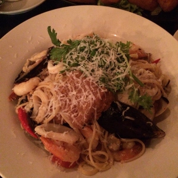 Spicy Alio aglio is nice and worth it. Filled with so much fresh seafood