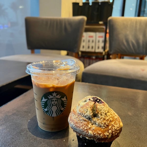 Foto tirada no(a) Starbucks por Sh 🍓 em 5/13/2022
