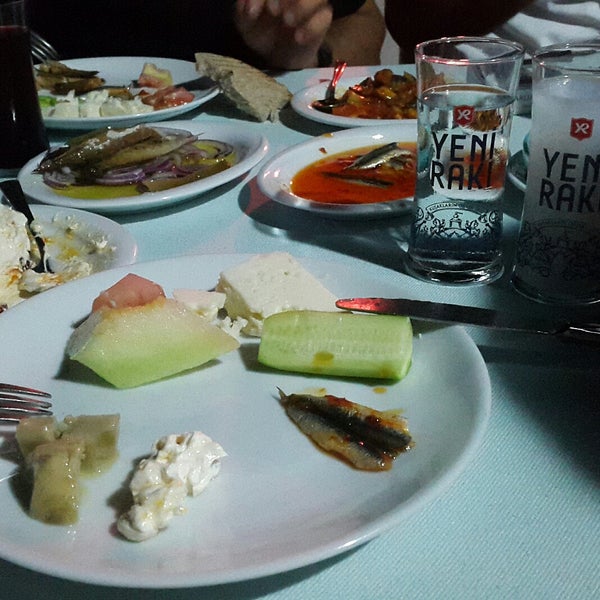 Das Foto wurde bei Boğaz Restaurant von Aslı T. am 9/8/2017 aufgenommen