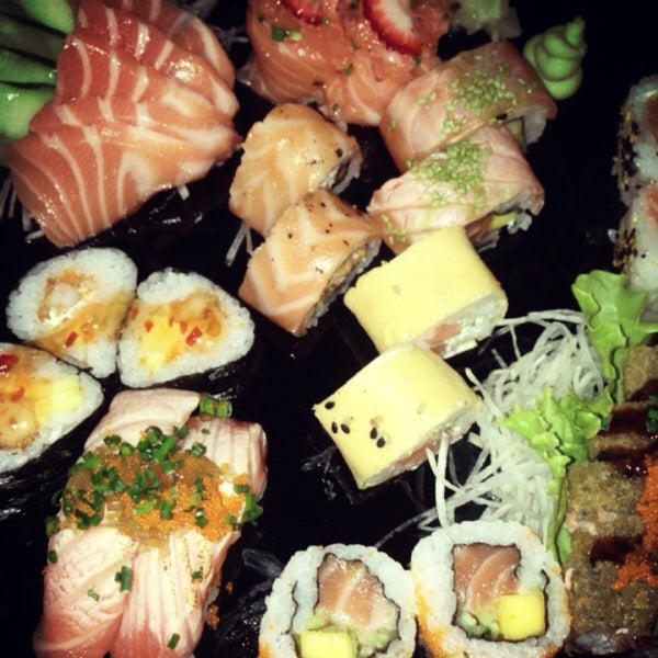 รูปภาพถ่ายที่ Sushihana Sushi Bar โดย Diana G. เมื่อ 5/4/2013