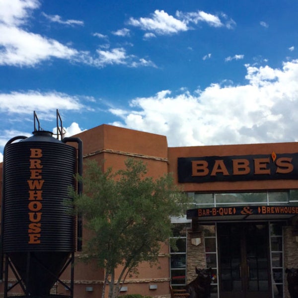 Foto scattata a Babe&#39;s Bar-B-Que &amp; Brewhouse da Babe&#39;s Bar-B-Que &amp; Brewhouse il 10/4/2018