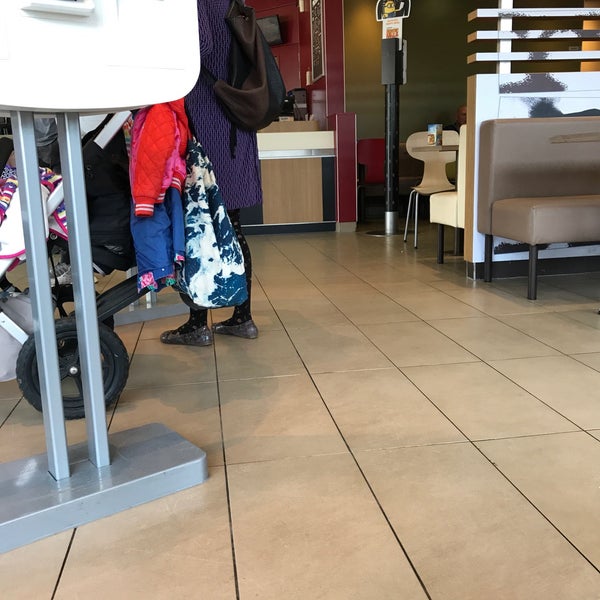 Photo taken at McDonald&#39;s by PETER on 7/15/2017