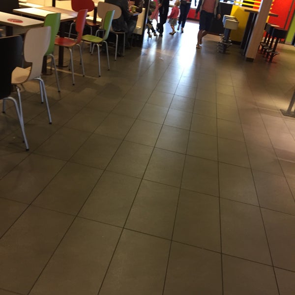 Photo taken at McDonald&#39;s by PETER on 5/15/2016