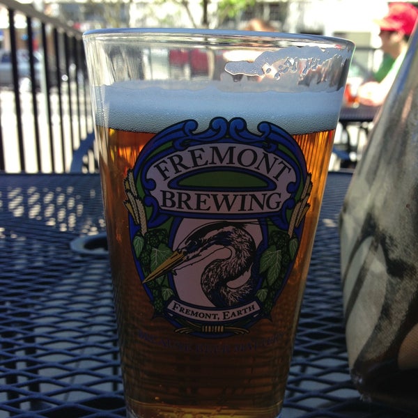 Photo taken at Blue Moon Burgers Fremont by David G. on 5/4/2013