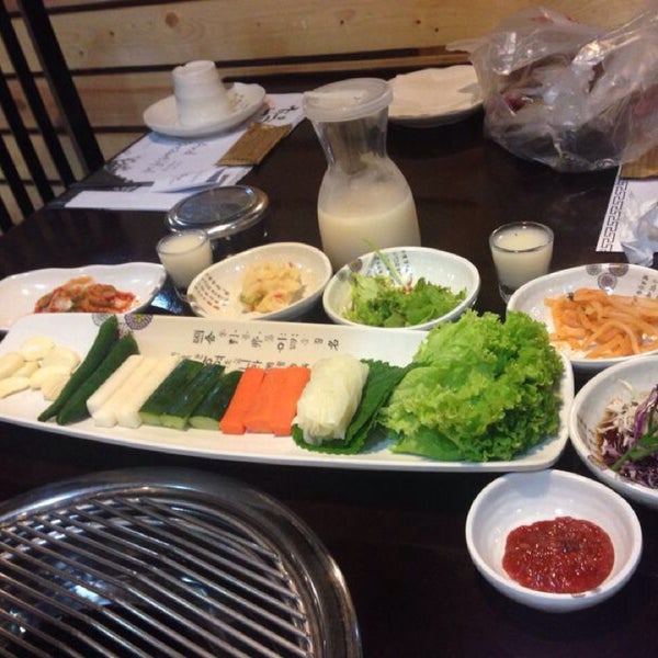 Foto scattata a Hanok Korean Grill &amp; BBQ da Maria J. il 2/7/2014