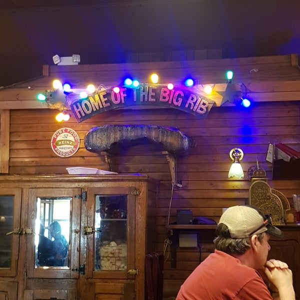 Photo taken at The State Line Bar-B-Q by Laura O. on 5/25/2019