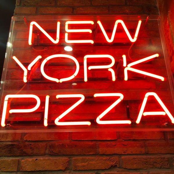 Снимок сделан в New York Pizza пользователем 🕸 10/9/2019