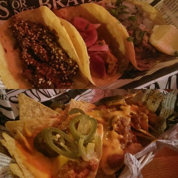 Foto diambil di Tacos Tacos oleh David B. pada 1/9/2016