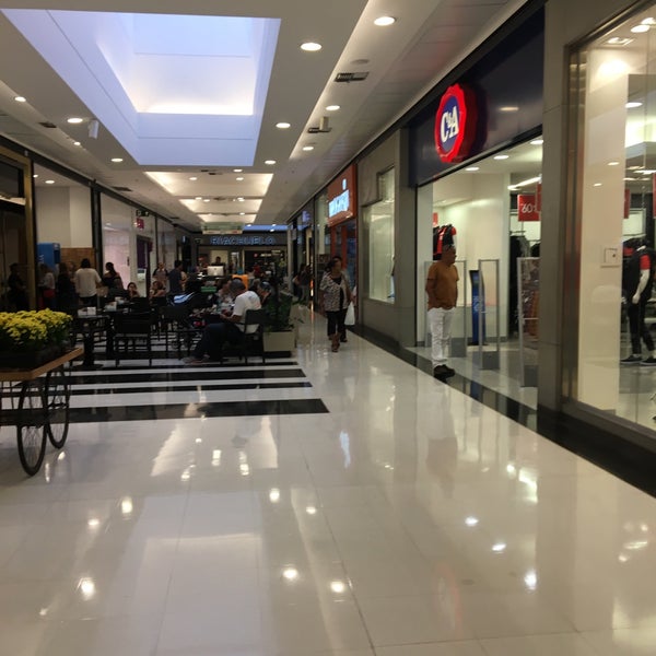 Photo taken at Boulevard Shopping by Michelle T. on 7/12/2018