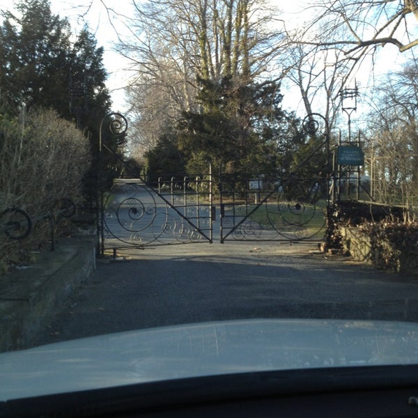 West Island The Salutations Animal Shelter in Glen Cove