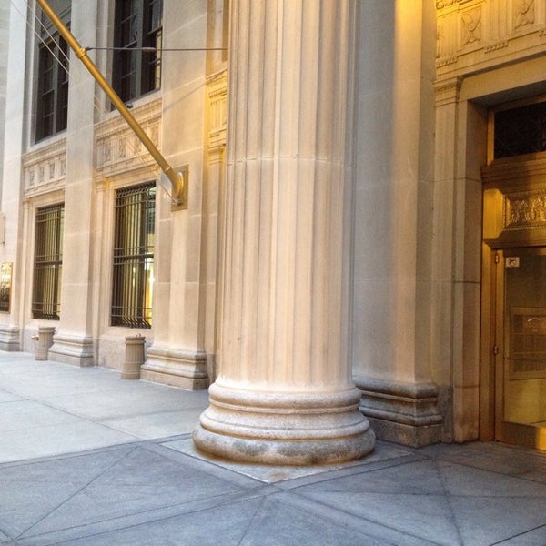 รูปภาพถ่ายที่ Federal Reserve Bank of Chicago โดย Alex S. เมื่อ 11/6/2014