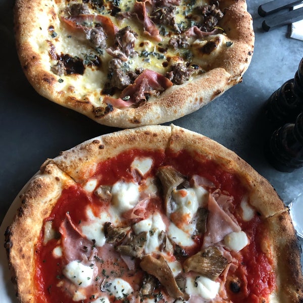 12/12/2018 tarihinde Rochelle L.ziyaretçi tarafından Pizza East'de çekilen fotoğraf
