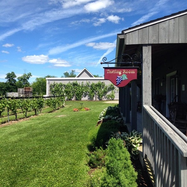 6/21/2014 tarihinde Rachel B.ziyaretçi tarafından Sunset Meadow Vineyards  SMV'de çekilen fotoğraf