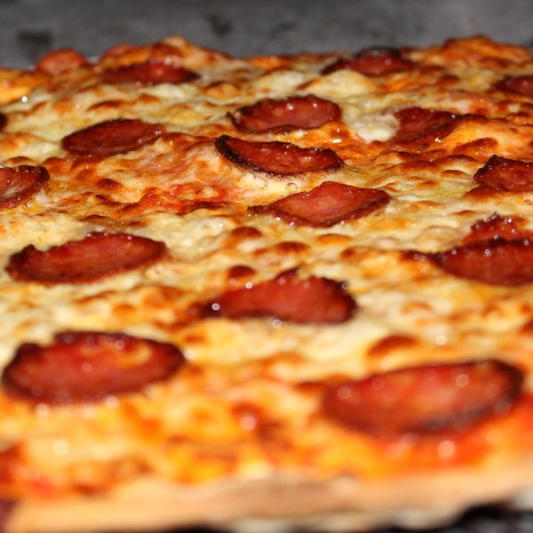 Has probado nuestra pizza de pepperoni? Haz tu pedido ONLINE en www.pizzeriaaries.com o al teléfono 971 07 09 36